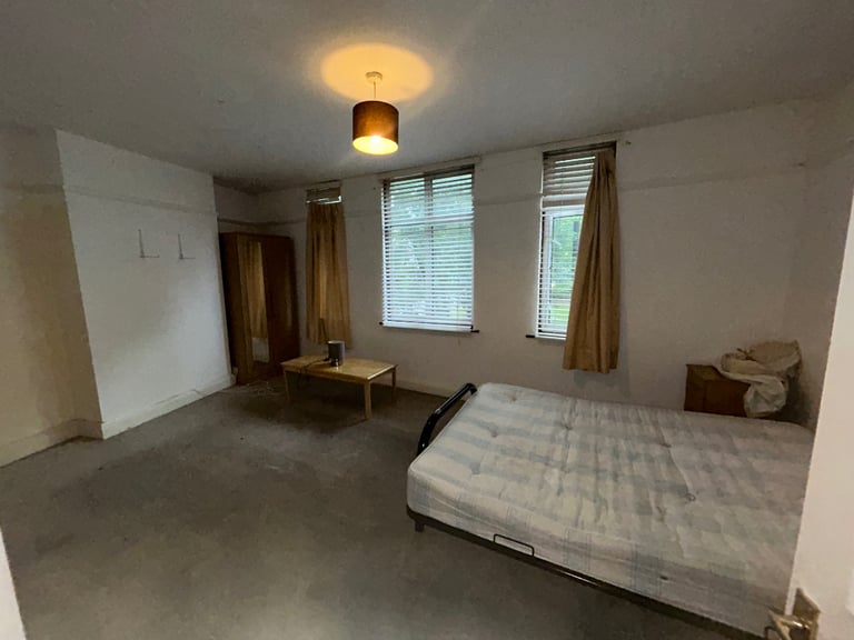 Spacious Lovely double room to rent. MAIN Greenford Broadway. £800 pm. For Two Persons/Couple