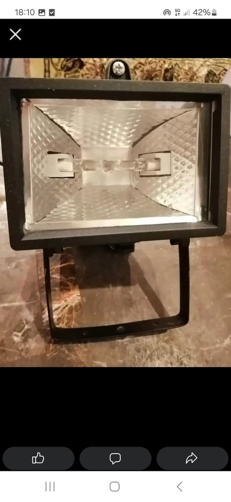 image for Like new hallogen flood light for quick sale
