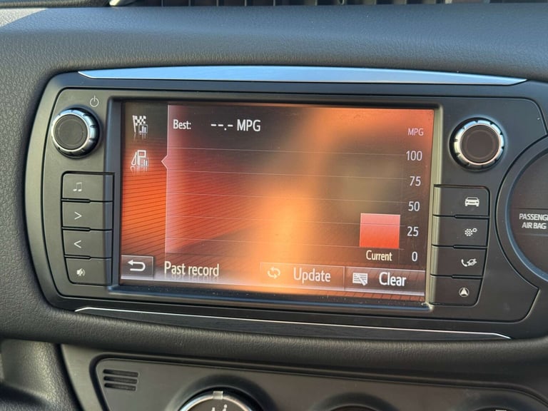 2017 Toyota Yaris 1.3 Yaris Design VVT-i 5dr - NATIONAL DELIVERY* Hatchback Petrol Manual