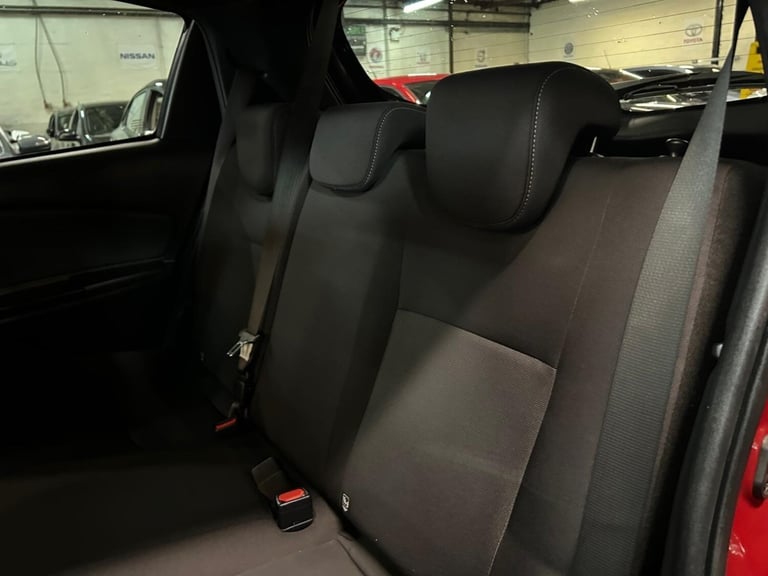 2018 Toyota Yaris 1.5 VVT-i Grey Bi-Tone Euro 6 5dr HATCHBACK Petrol Manual