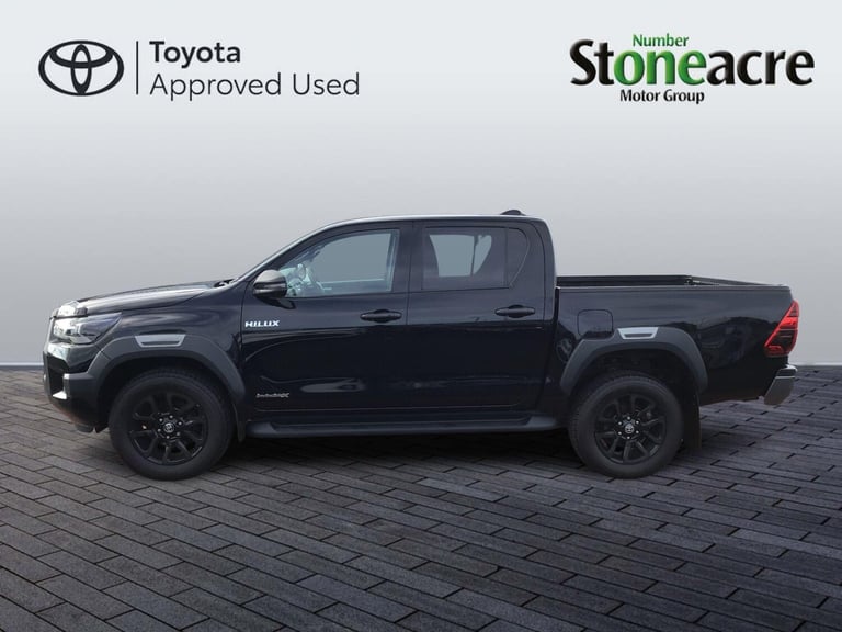 2022 Toyota Hilux 2.8 D-4D Invincible X Pickup Double Cab 4dr Diesel Auto 4WD Euro 6 (s/s) (2 PIC...