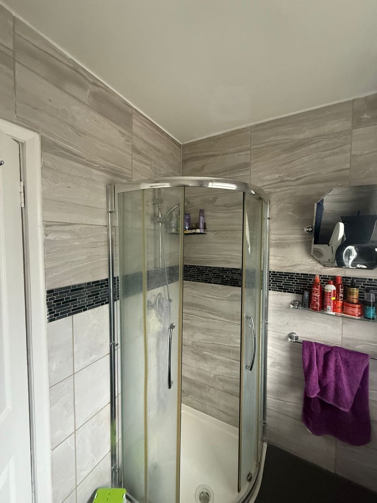 Spacious big double room to rent in Mornington Road, Greenford, UB6 9HP £850 Only single Female