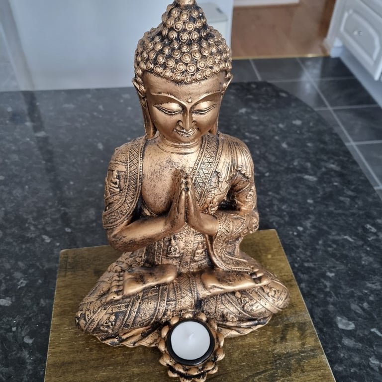 REDUCED PRICS NEW LARGE GOLDEN THAI BUDDAH