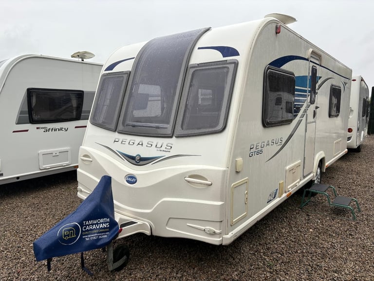 BAILEY PEGASUS VERONA - FIXED BED CARAVAN WITH END WASHROOM AND MOTORMOVER