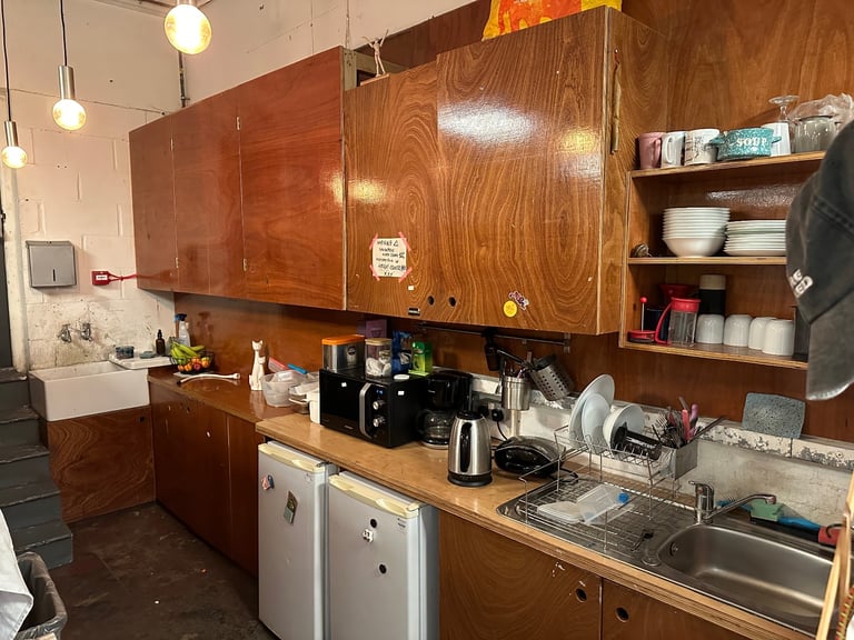 Cheap Desk Space In Creative Studio in Hackney Downs