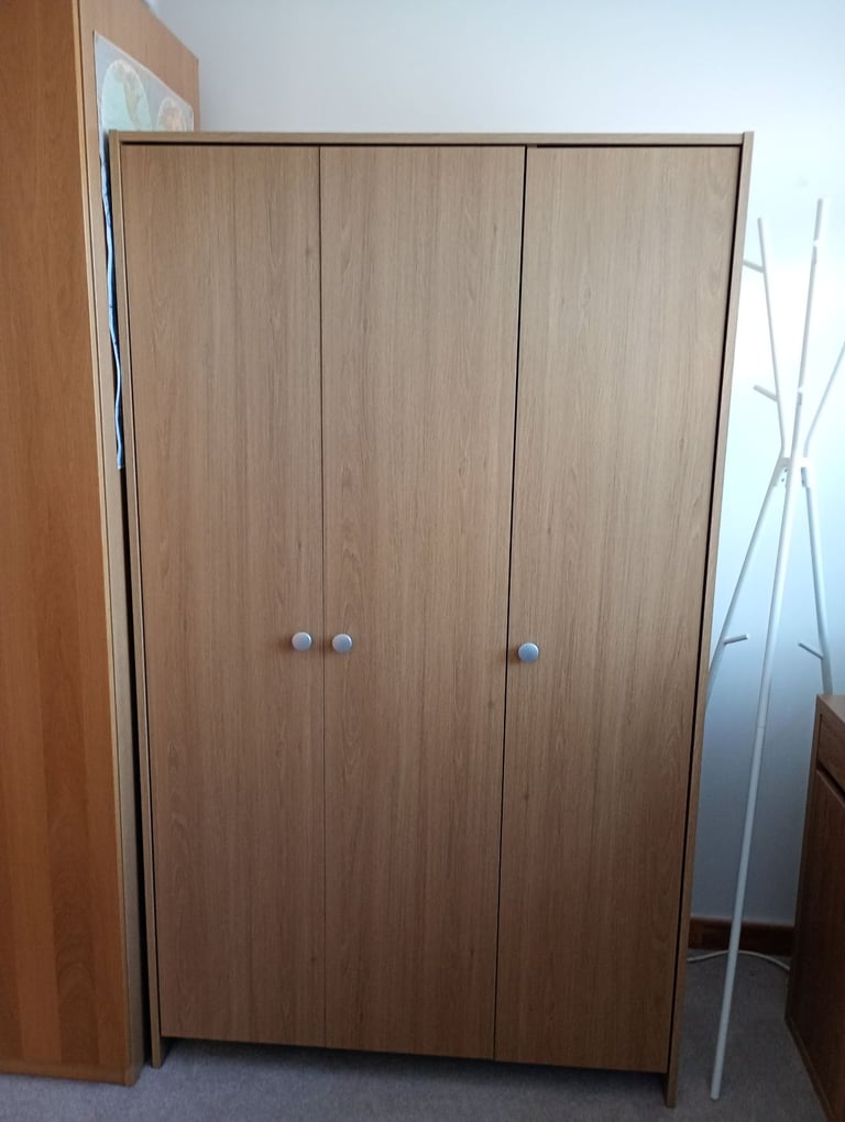 Double wardrobe with shelves