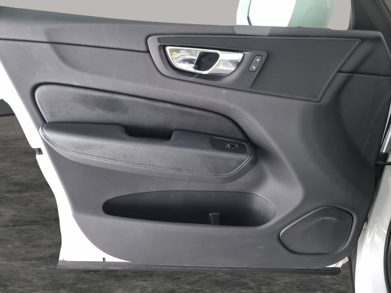 2021 Volvo XC60 2.0 B4 MHEV Momentum SUV 5dr Diesel Hybrid Auto AWD Euro 6 (s/s) (197 ps) - Suv H...
