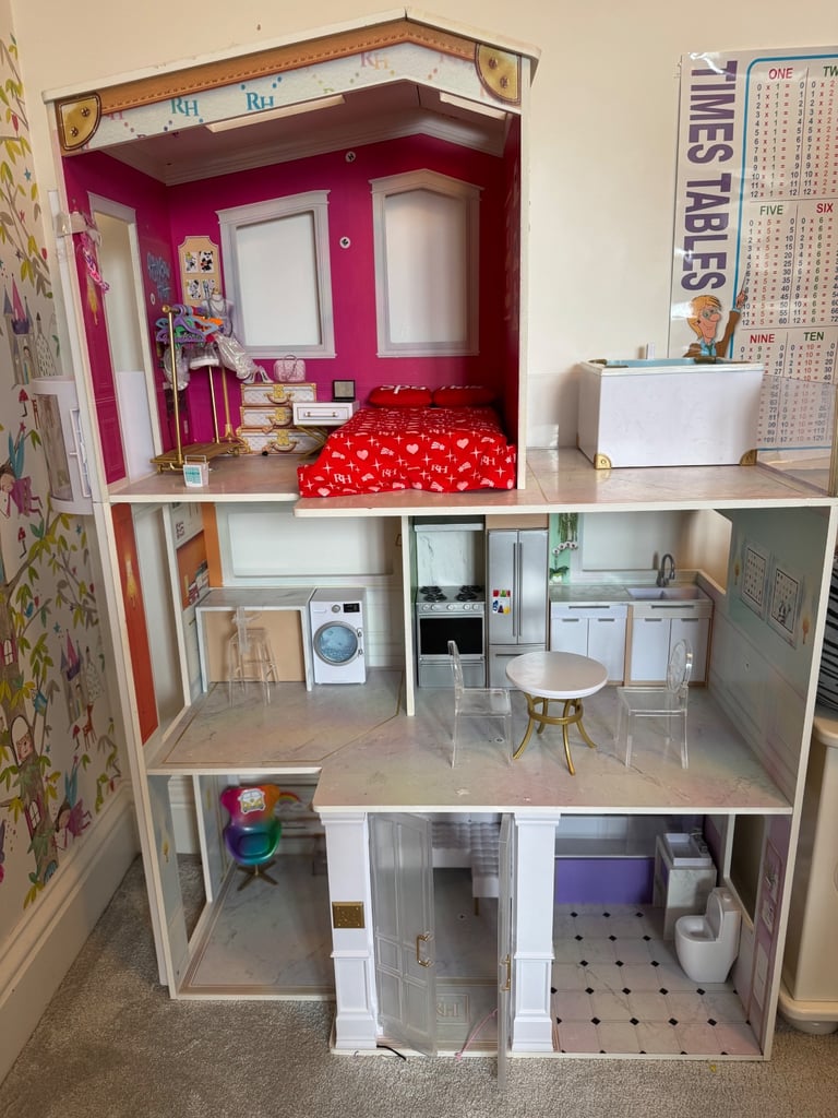 Rainbow High dolls house 