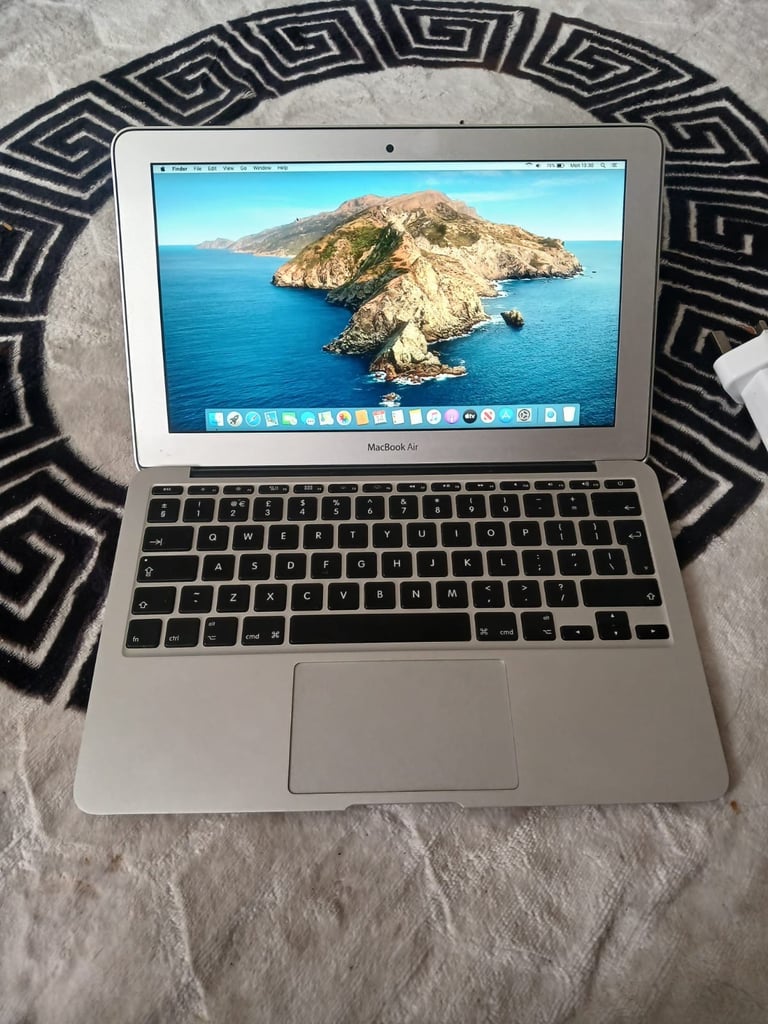 Mac book air 2012 free delivery 