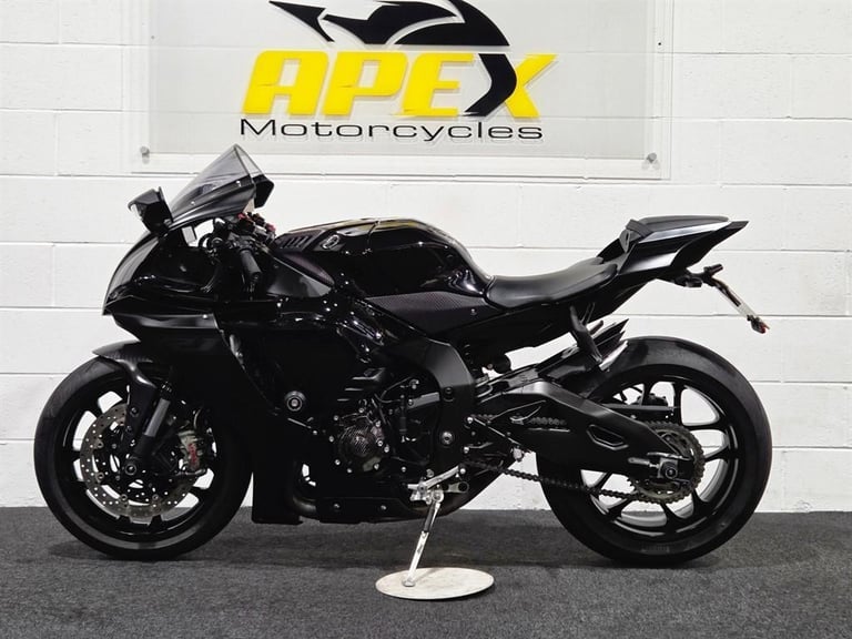 Yamaha R1 FULL SPARK EXHAUST! CARBON EXTRAS! LOVELY CONDITION! LOW