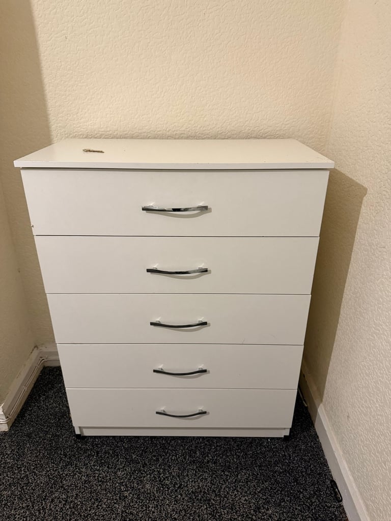 White chest of drawer
