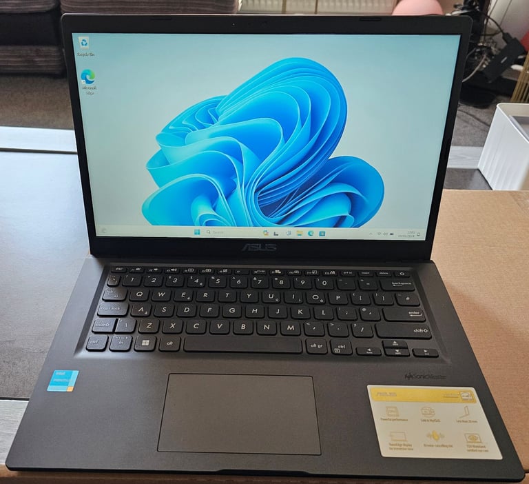 image for Asus 14 inch Laptop. Intel Pentium Gold