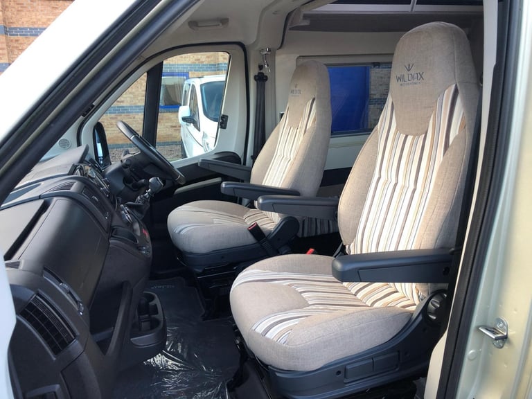 Wildax Solaris XL Campervan | 6801miles | 4-berth/4-belt | Bathroom & shower | 