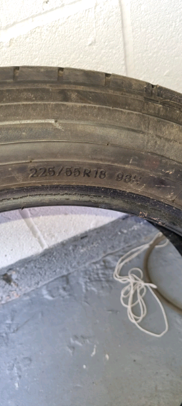 Toyo R37 225 55 R18 98H tyre.