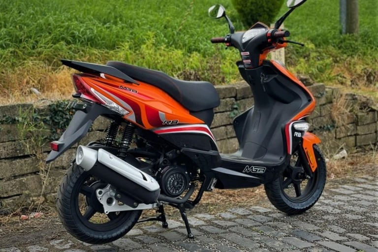 NEW MGB R8 125cc Sports Scooter Affordable Reliable Commuter A1 Licence Learn...