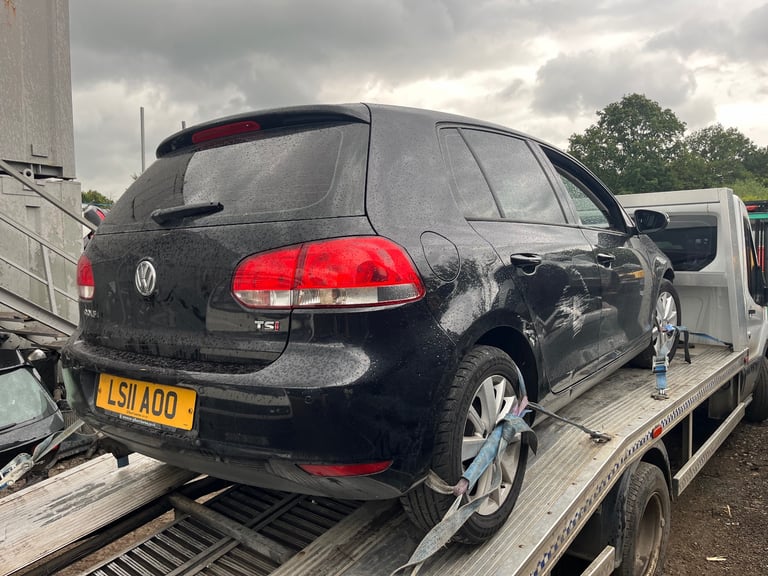 Volkswagen Golf mk6 1.4 automatic 2011 black BREAKING FOR PARTS 