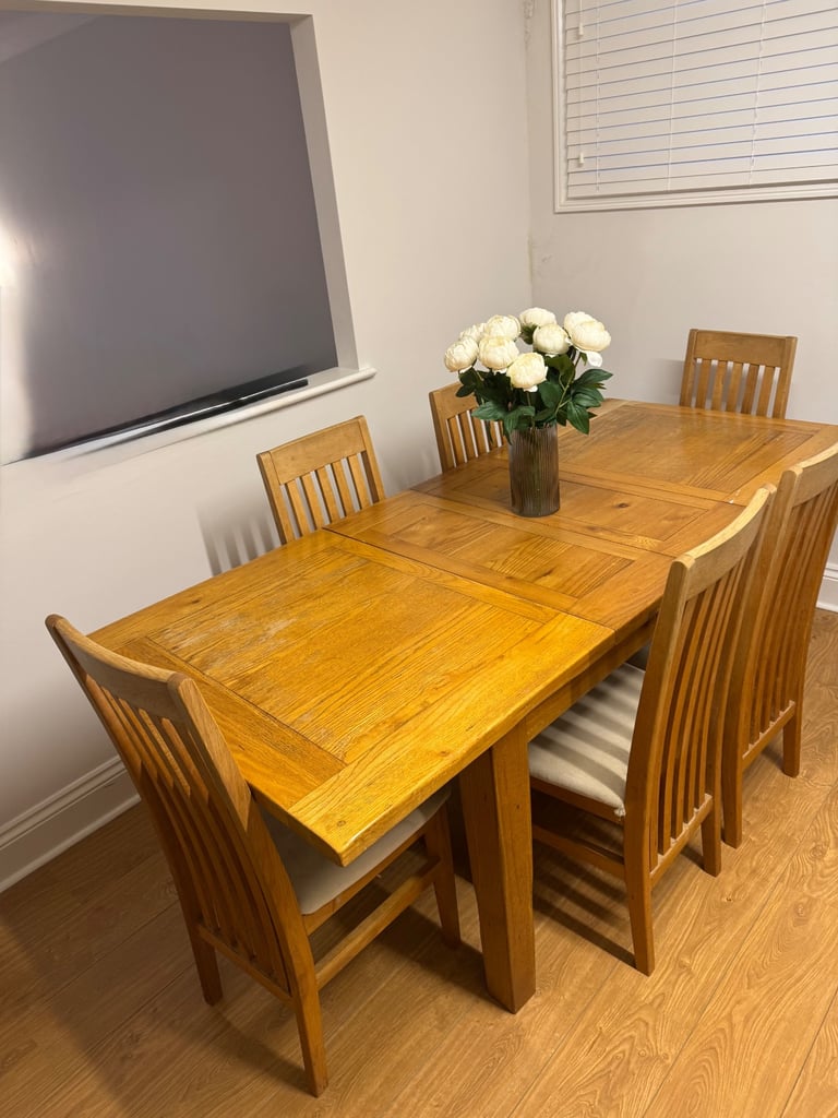 image for Classic Oak extendable table, with 6 chairs included