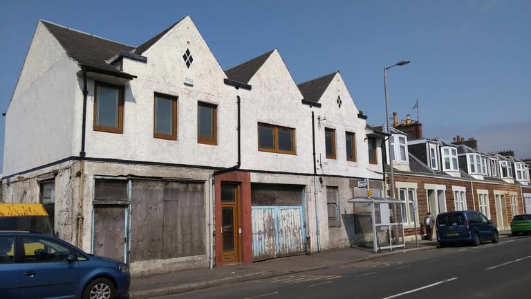 £39.83pw each in large flat 300m from Girvan station (includes Council Tax)