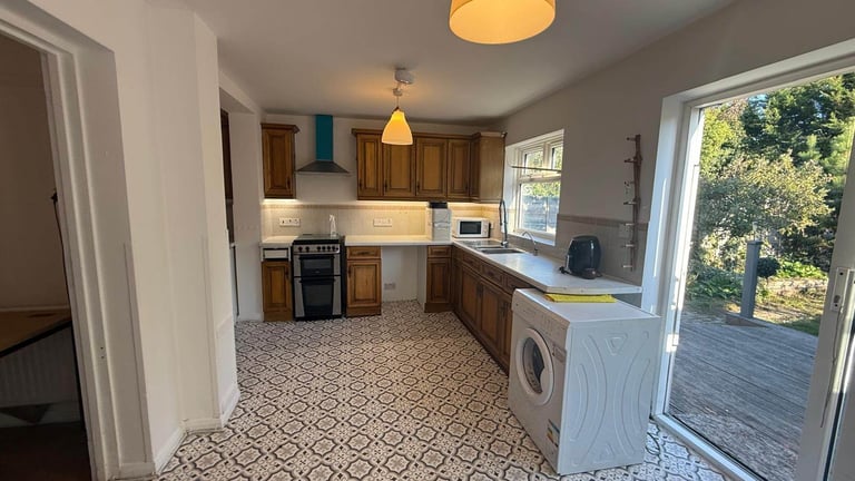 image for Spacious 4-Bedroom House with 2 Bathrooms in NEW MALDEN