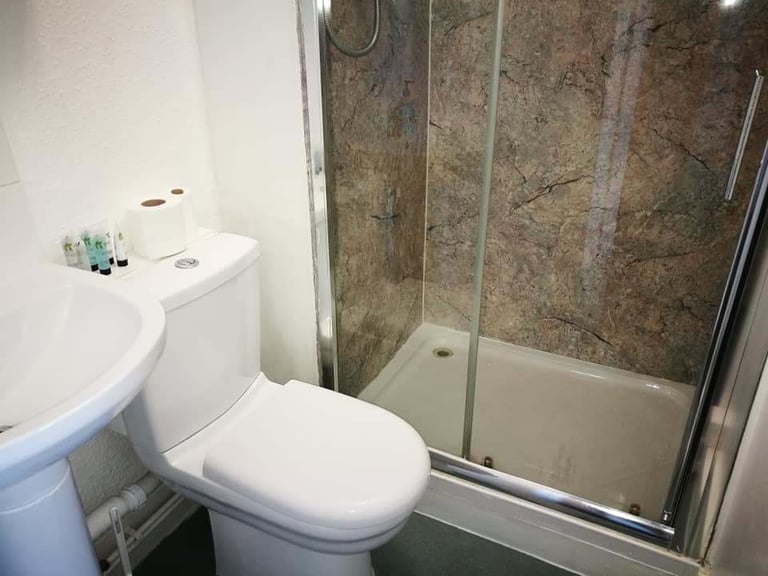 Spacious & Cosy Studio for Rent in - ME14 2UU