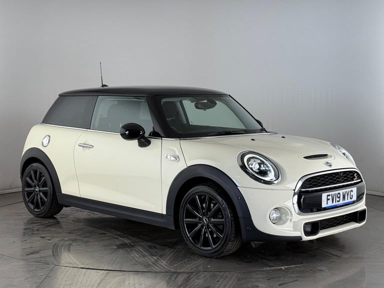image for  MINI Hatch 2.0 Cooper S Classic Steptronic Euro 6 (s/s) 3dr Petrol Automatic