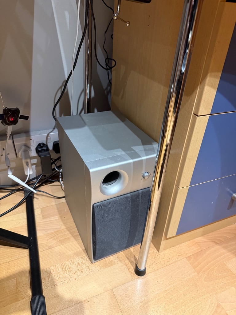 Yamaha Tyros 4 + Keyboard Stand