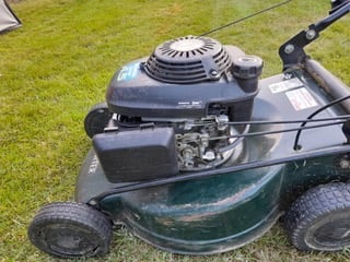 Lawn mower with Honda motor 