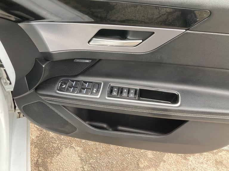 2017 Jaguar XF 2.0d [180] R-Sport 4dr Auto SALOON DIESEL Automatic