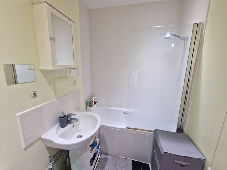 2 BED -1 BATH -1 ENSUIT OPEN PLAN DINNER | KITCHEN -FULLY FURNISHED AVAILABLE FOR A SMALL FAMILY  