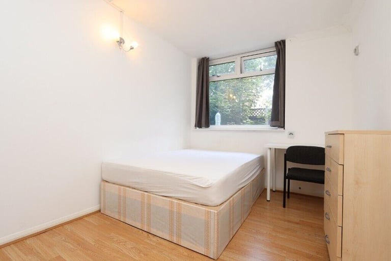 Island Gardens • Double Room •  Available Now • 0 Deposit Available • 