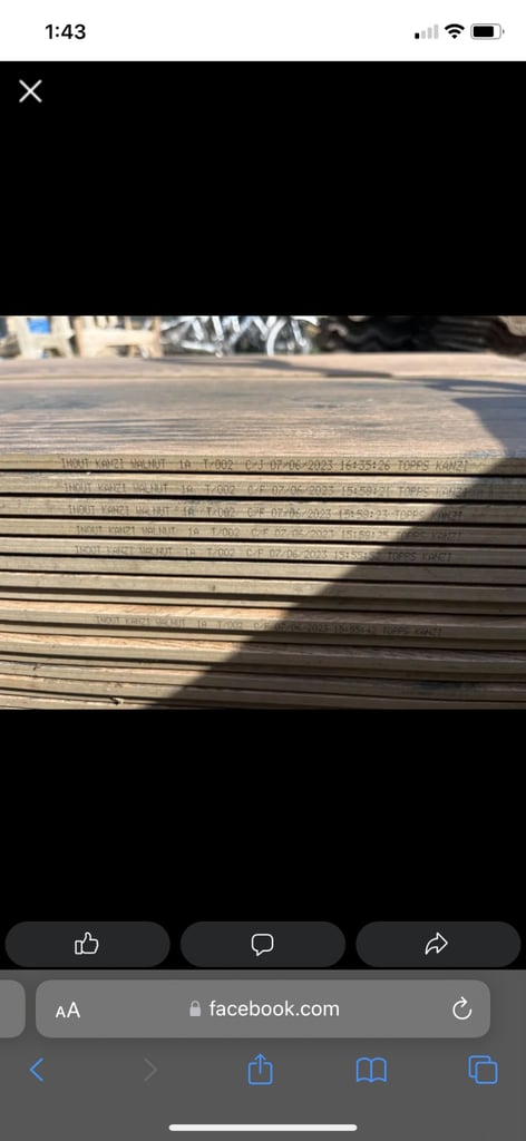 Wood effect porcelain tiles