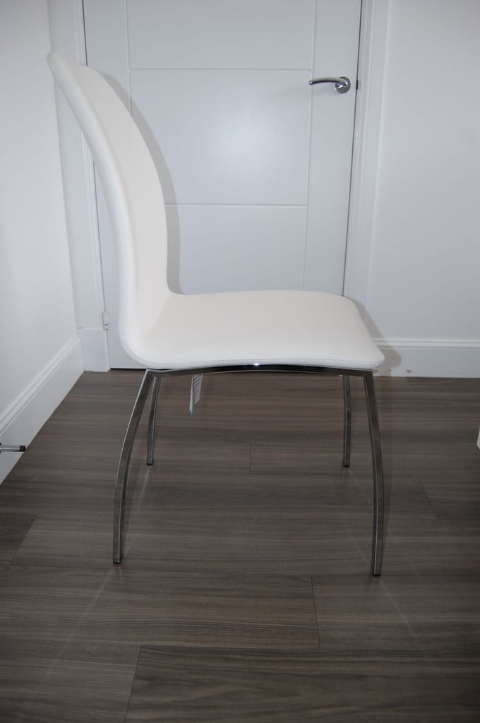 Extending Dining Table & 4 Chairs in High Gloss White