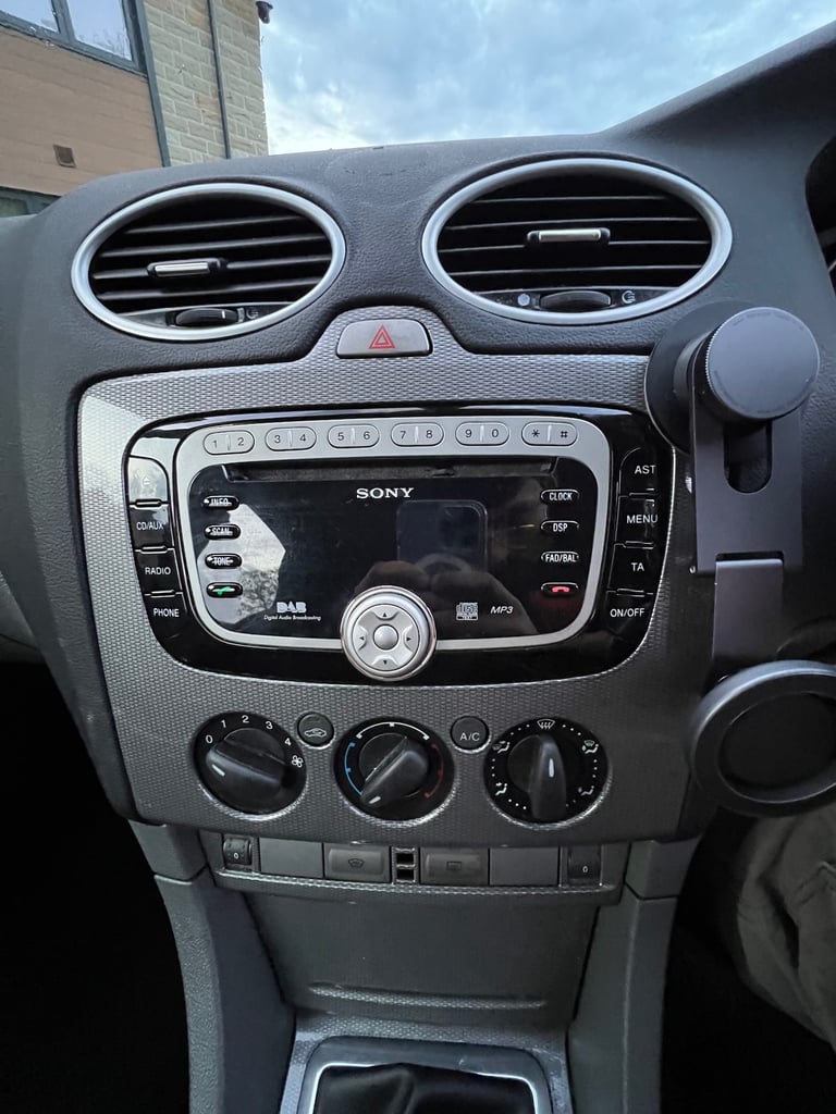 2010 Ford Focus 1.6 Titanium 5dr HATCHBACK Petrol Manual