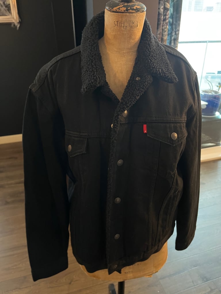 image for Levi’s Sherpa jacket (Medium) 