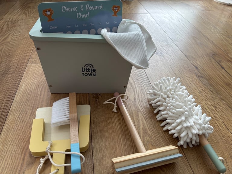Little town wooden cleaning set 
