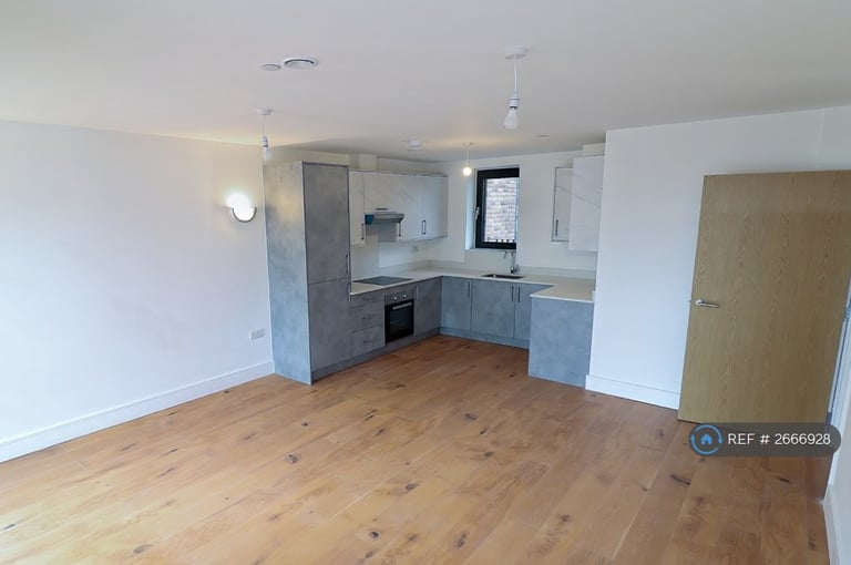 image for 2 bedroom flat in Staines Road, Hounslow, TW4 (2 bed) (#2666928)