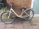 ladies city discovery 6 speed town bike with basket £80.00