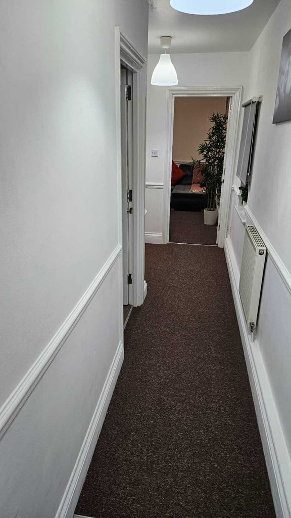 LOVELY BRIGHT 1 BED FLAT WITH SUNNY COURTYARD GARDEN Easton BS5