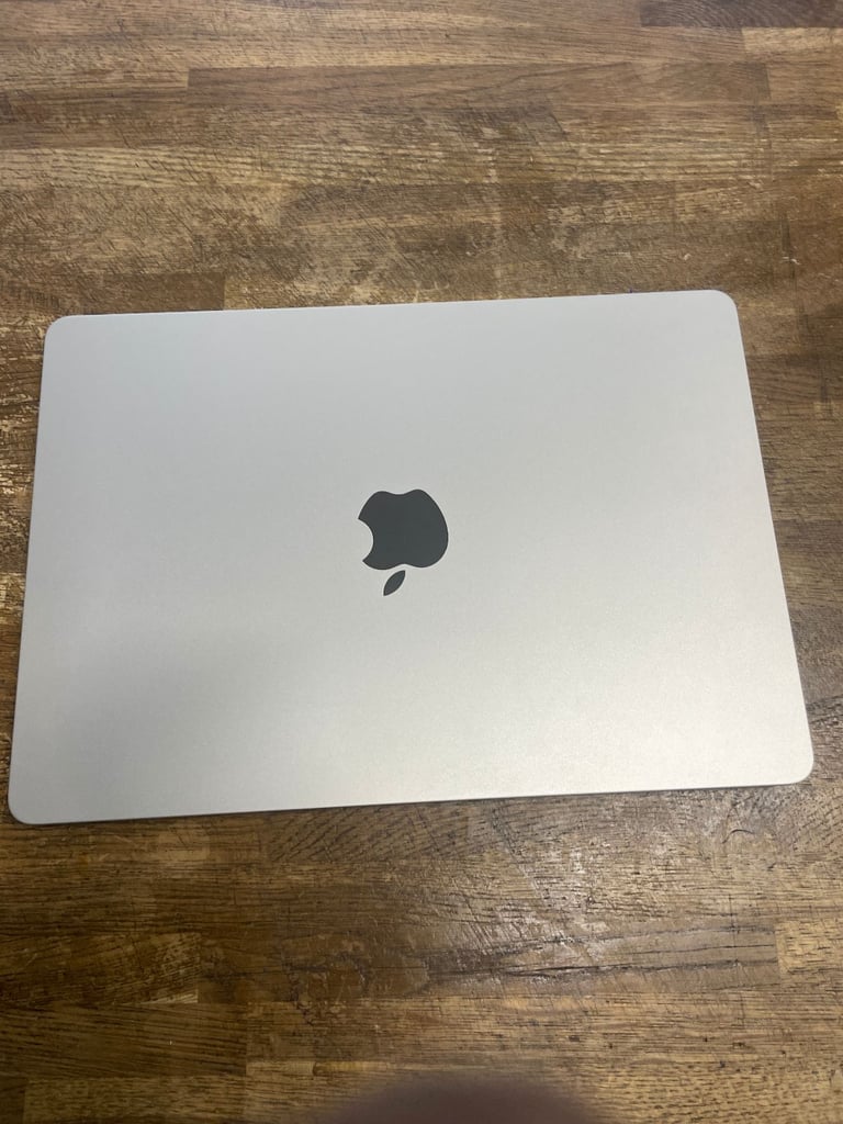  Apple MacBook Air 13.6-inch Liquid Retina M4 10 CPU/8 GPU 16GB RAM 256GB SSD 2025 Starlight