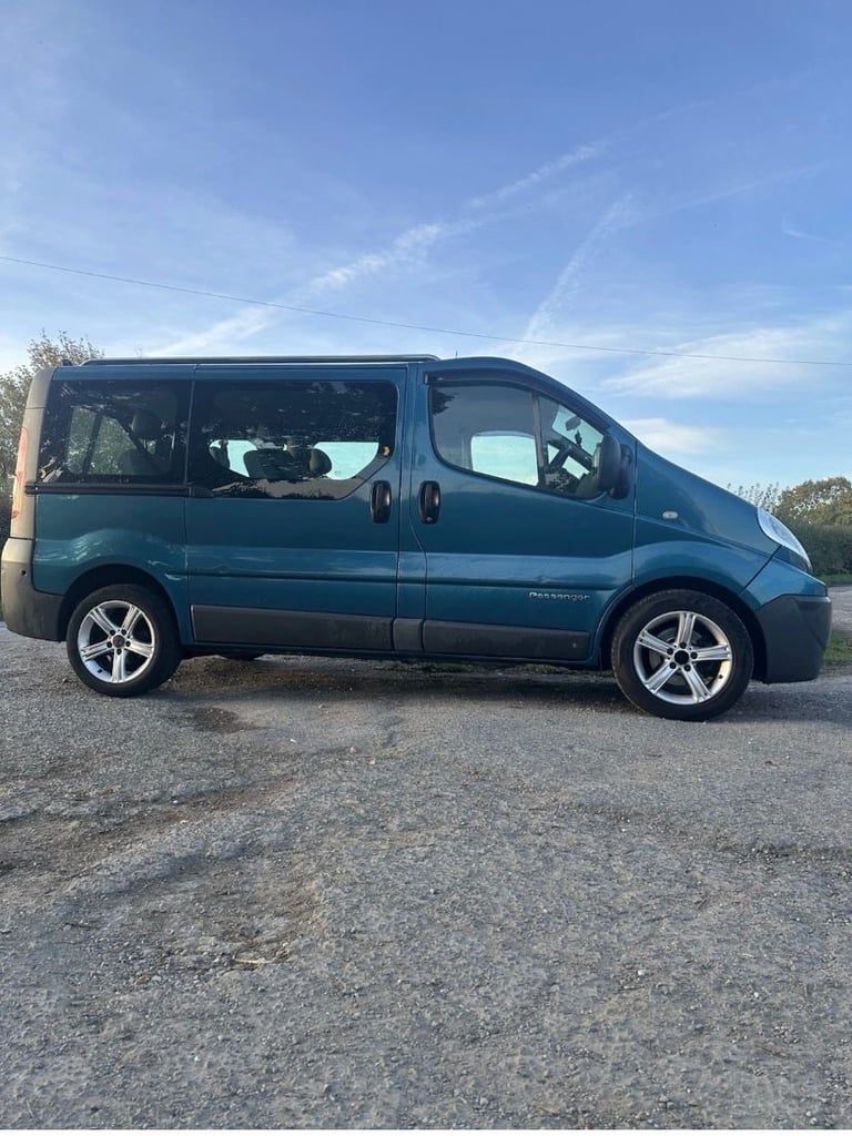 RENAULT TRAFFIC MINI BUS 9 seater 12 months mot x2 keys service history clean air zone free 