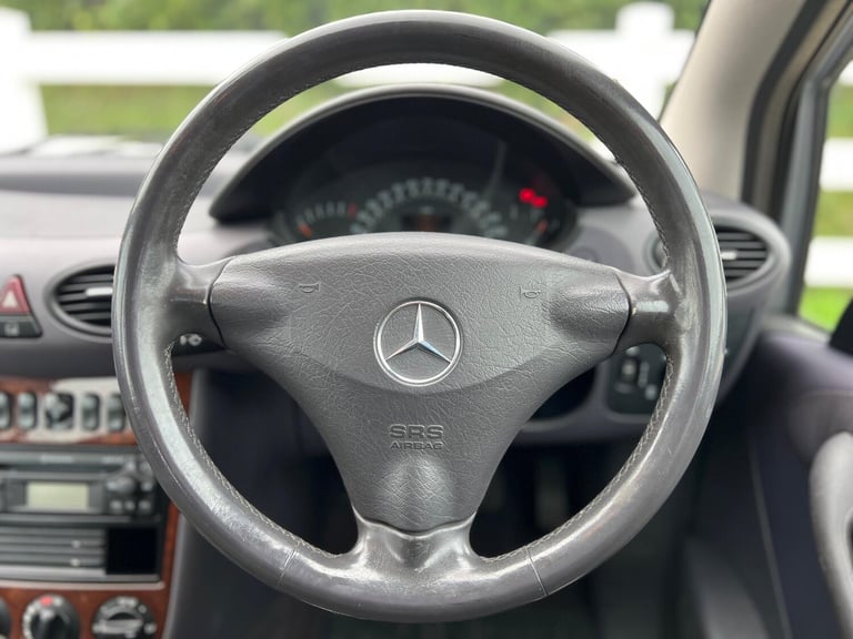 Mercedes-Benz A-Class 1.4 A140 Elegance LWB Hatchback 5dr Petrol Manual - Image 11