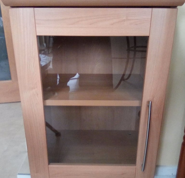 Wall cabinet with glass door