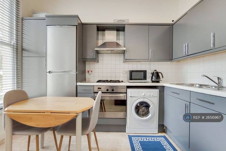 1 bedroom flat in Belgrave Gardens, London, NW8 (1 bed) (#2656967)