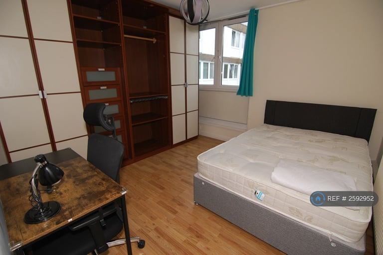 3 bedroom flat in John Parker Square, London, SW11 (3 bed) (#2592952)