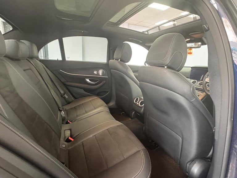 MERCEDES-BENZ E CLASS 2.0 E300d AMG Line Night Edition (Premium Plus) G-Tronic+