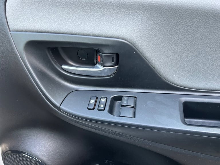 Toyota Yaris 1.5 VVT-i Icon 5dr - REAR CAMERA - BLUETOOTH - Petrol