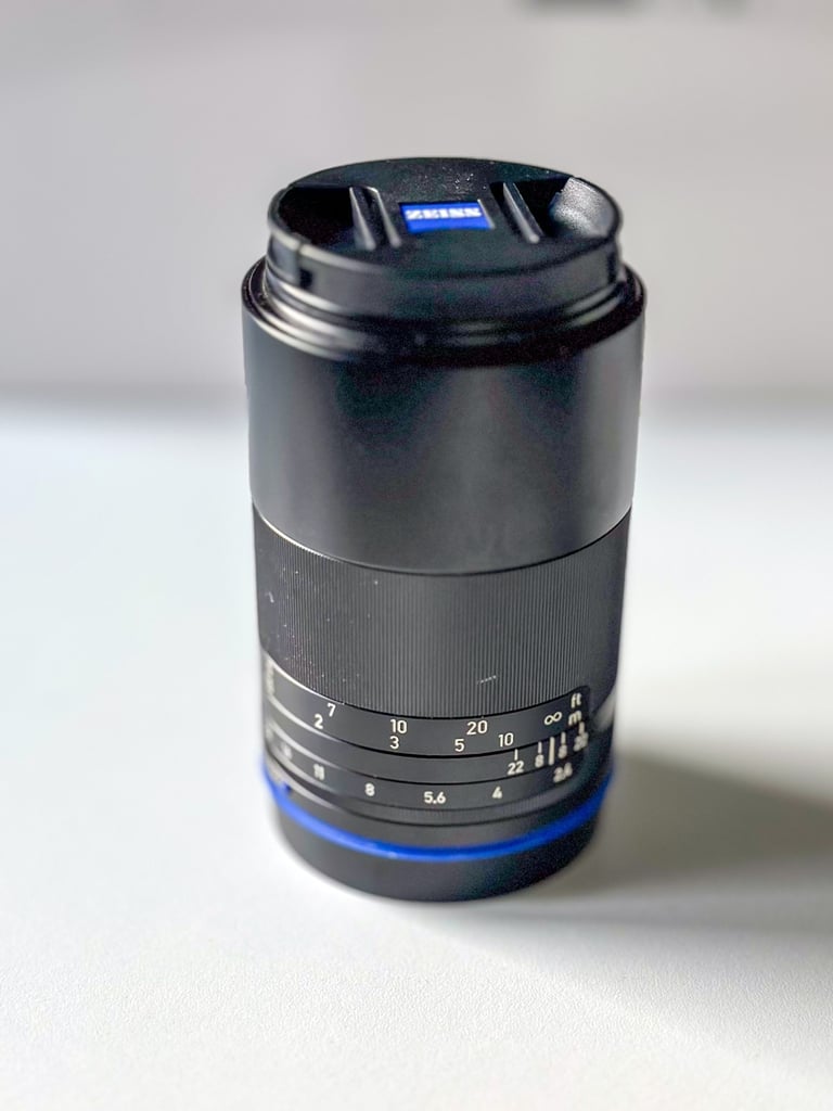 Zeiss Loxia 2.4/85