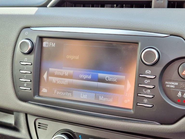 TOYOTA YARIS 1.5 VVT-h Icon Tech 2019