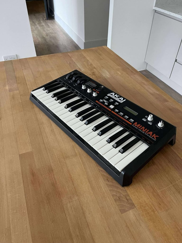 image for Akai Professional Miniak – Virtual Analog Synthesizer with Vocoder