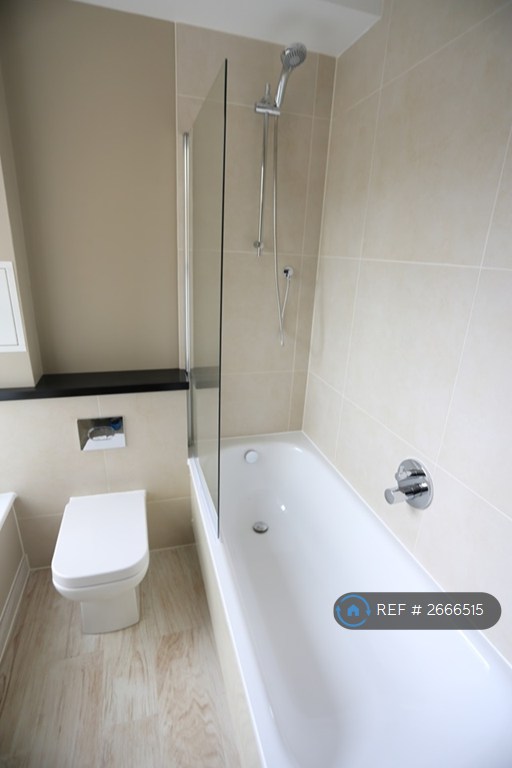 2 bedroom flat in Fox Hill, London, SE19 (2 bed) (#2666515)